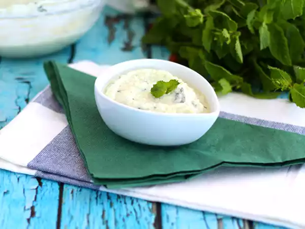 Recept Tzatziki, den grekiska gurk- och yoghurtsåsen