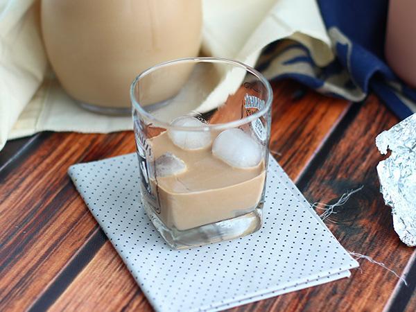 Recept Baileys hemma, den irländska whiskylikören