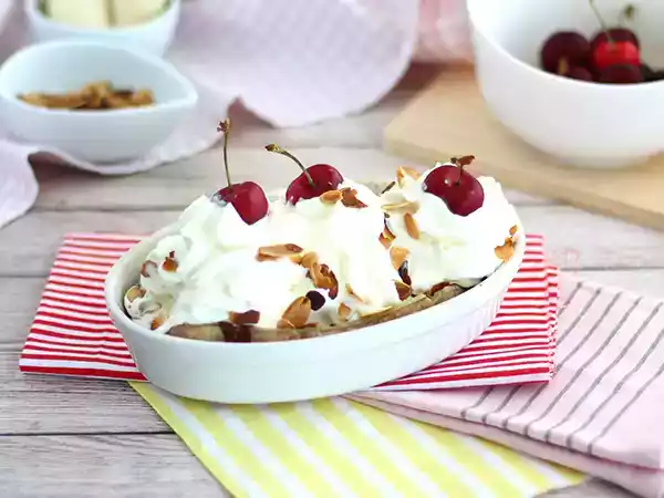 Recept Banana split, den berömda frysta desserten