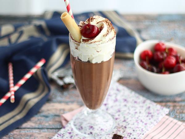 Recept Liège-choklad med vispad grädde och kakao