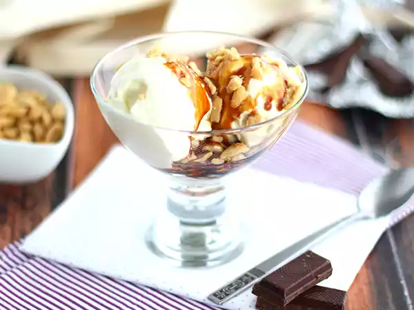 Recept Sundae, den söta amerikanska glassen