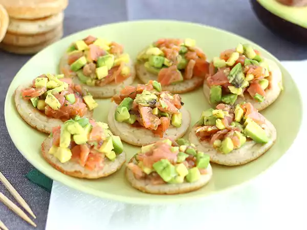 Recept Toast med lax och avokado