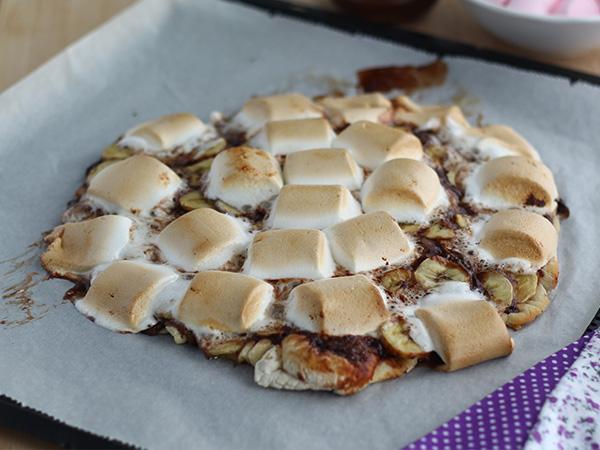 Recept Söt pizza med banan och choklad