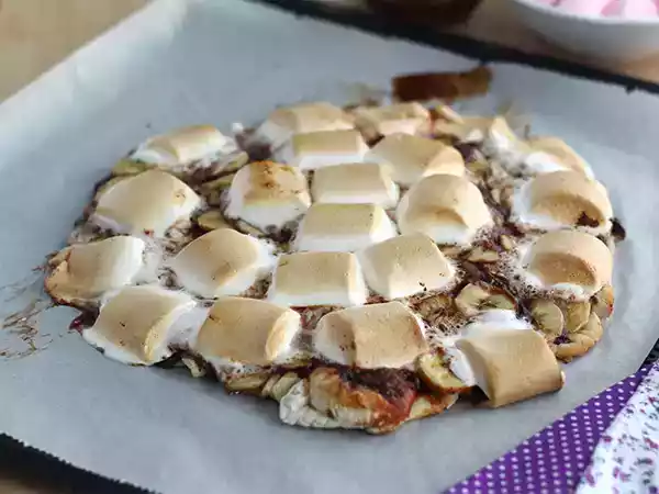 Recept Söt pizza med banan och choklad