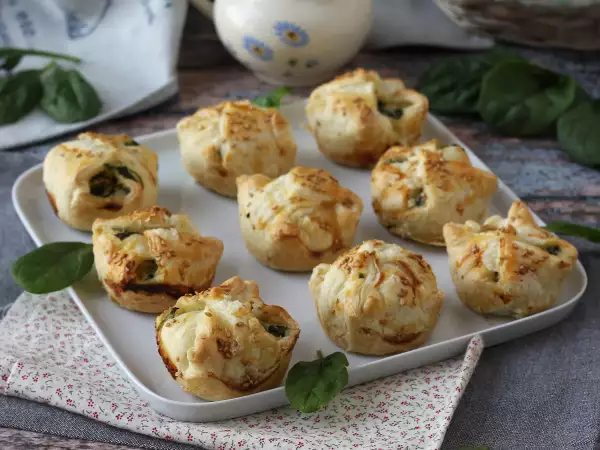 Recept Mini smördegsbakelser med spenat och getost