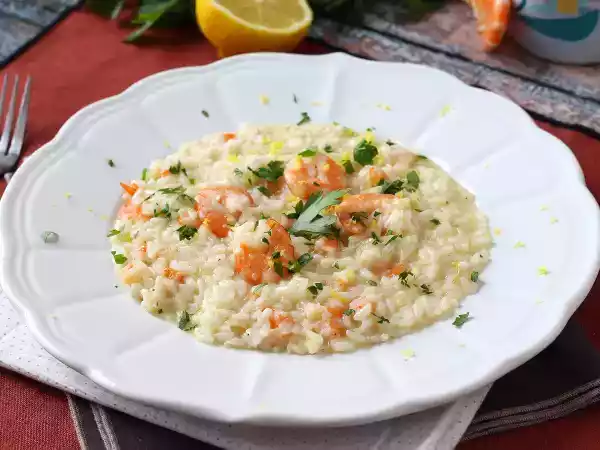 Recept Risotto med räkor och citron, en elegant och enkel rätt att förbereda