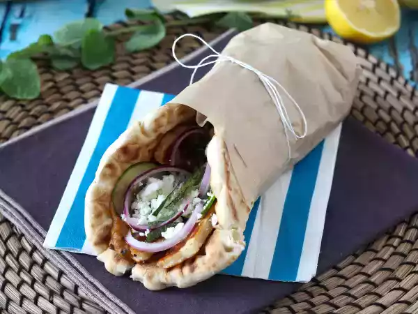 Recept Gyros med halloumi, en vegetarisk version av den grekiska smörgåsen!