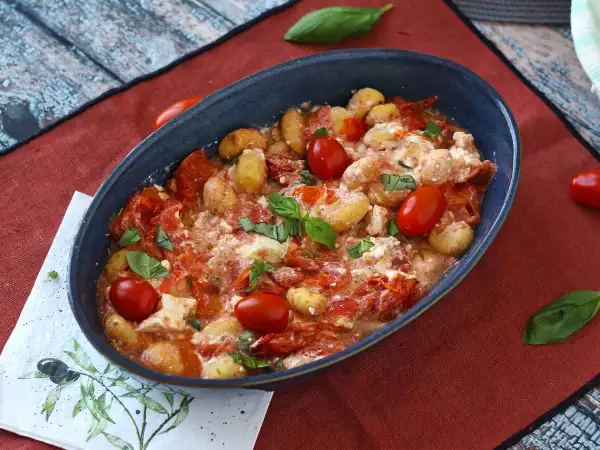 Recept Bakad feta gnocchi med airfryer, en supersnabb rätt med körsbärstomater och feta!