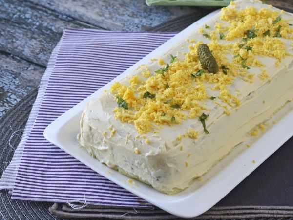 Recept Enkel kall potatiskaka utan bakning med tonfisk och majonnäs