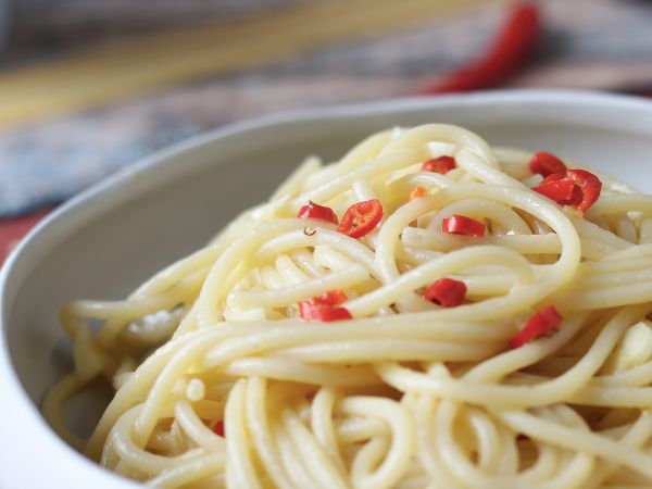 Recept Spaghetti aglio, olio e peperoncino: den italienska traditionens sista minuten-rätt