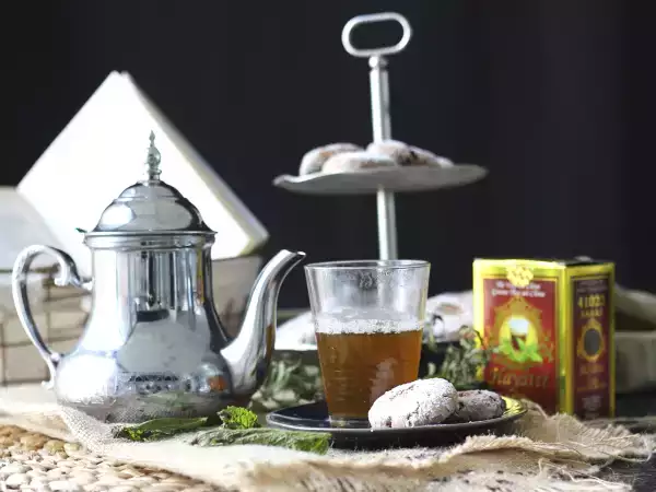 Recept Hur man förbereder äkta marockanskt pepparmyntste