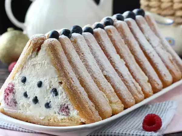 Recept Du behöver ingen form för att göra den här röda fruktloggen!