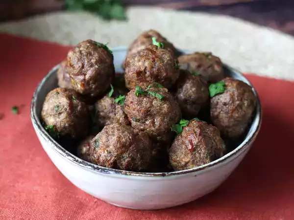 Recept Mjuka köttbullar i luftfryser: snabbt och enkelt recept med nötkött