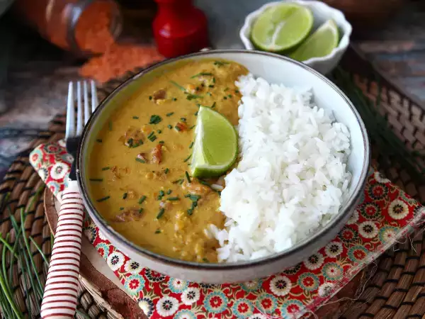 Recept Curry med röda linser och kokosmjölk: ett enkelt och krämigt recept