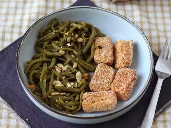 Recept Krispiga tofunuggets och gröna bönor på thailändskt vis, tillagade i luftfritösen