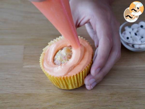 Monstercupcakes till Halloween - Beredning steg 16