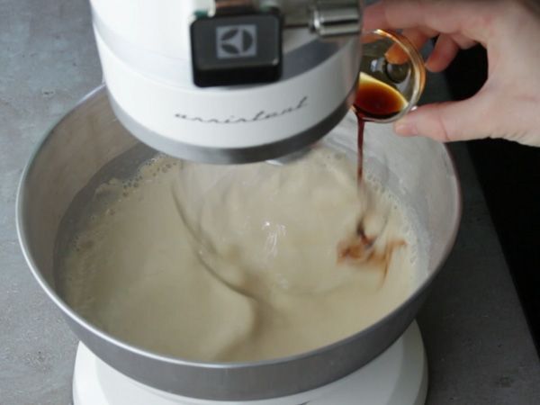 Lätta och glutenfria pannkakor utan mjölk - Beredning steg 3