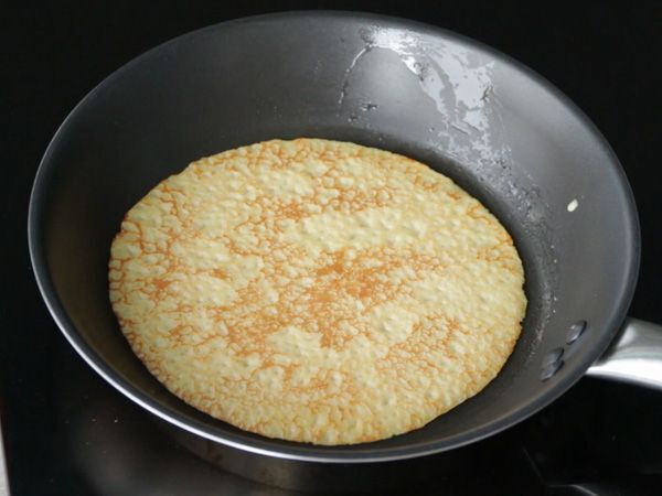 Lätta och glutenfria pannkakor utan mjölk - Beredning steg 4