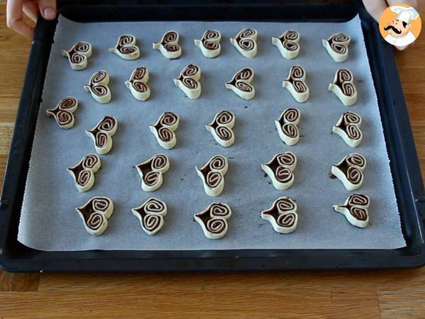 Smördegshjärtan med chokladpålägg för Alla hjärtans dag - Beredning steg 7
