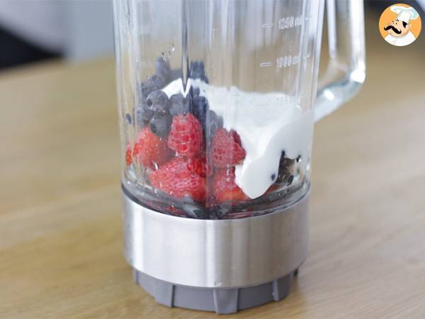 Smoothie Bowl med röd frukt - Beredning steg 1
