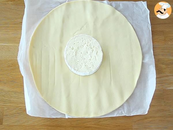 Camembert i smördeg med skinka och lök - Beredning steg 1