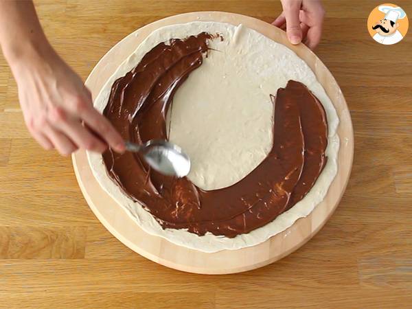 Söt pizza med banan och choklad - Beredning steg 1