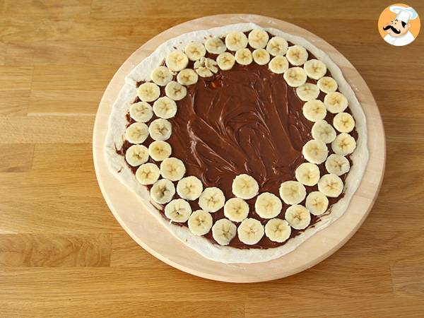 Söt pizza med banan och choklad - Beredning steg 2