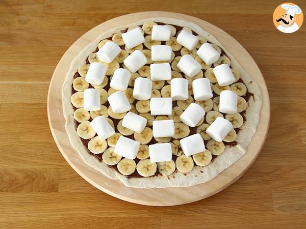 Söt pizza med banan och choklad - Beredning steg 3