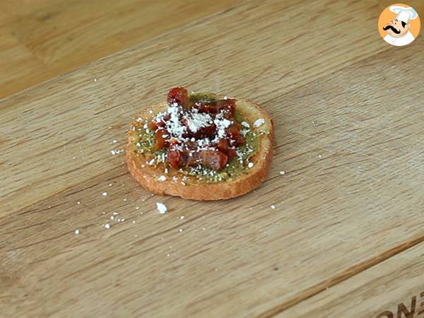 Toast med pesto, parmesan och soltorkade tomater - Beredning steg 2