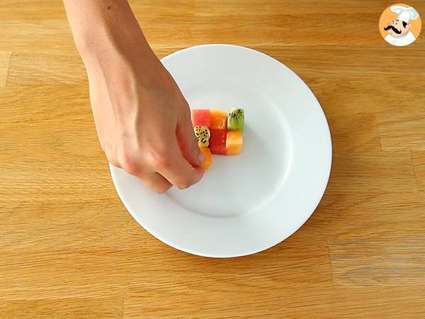 Frukt Rubiks kub, designad fruktsallad - Beredning steg 2