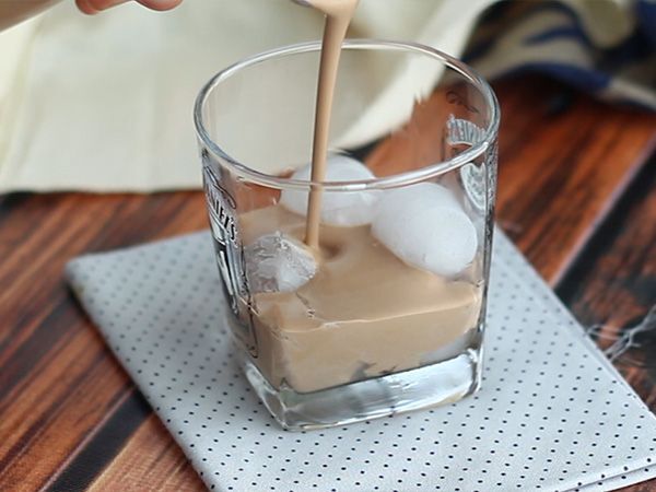 Baileys hemma, den irländska whiskylikören - Beredning steg 4