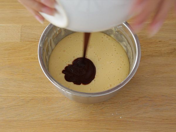 Brownie med jordnötssmör och Oreo-kakor - Beredning steg 4