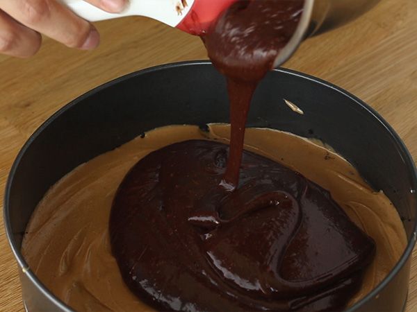 Brownie med jordnötssmör och Oreo-kakor - Beredning steg 5
