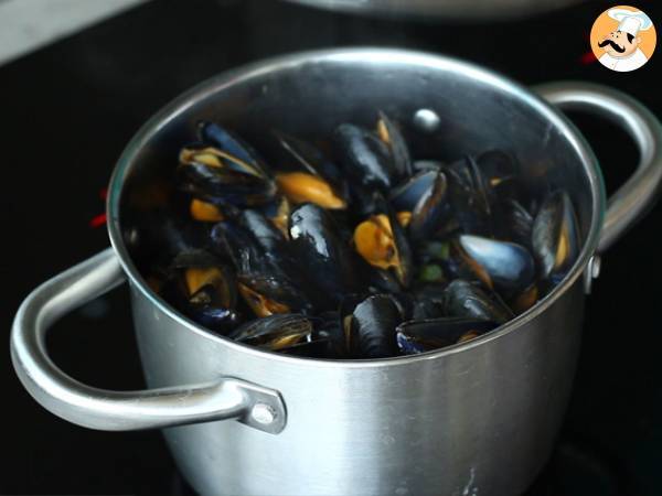 Musslor marinières, ett enkelt och utsökt recept - Beredning steg 3