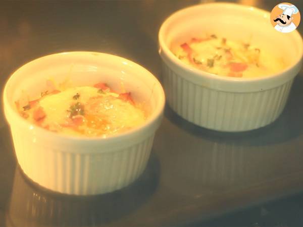 Ägg cocotte med bacon och gräslök, ett snabbt recept - Beredning steg 3