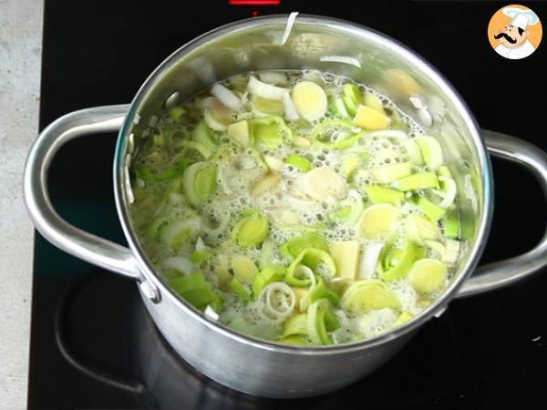 Smördegssoppa med purjolök och potatis - Beredning steg 3