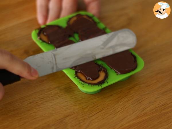 Choklad fylld med saltad smörkola och mandel - Beredning steg 4