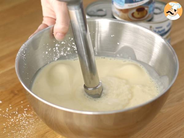 Cheesecake med sötad kondenserad mjölk och röd fruktkompott - Beredning steg 3