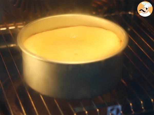 Cheesecake med sötad kondenserad mjölk och röd fruktkompott - Beredning steg 4