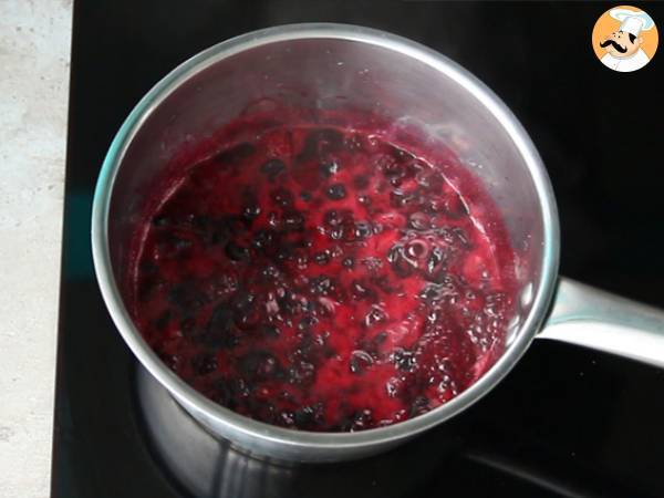 Cheesecake med sötad kondenserad mjölk och röd fruktkompott - Beredning steg 6