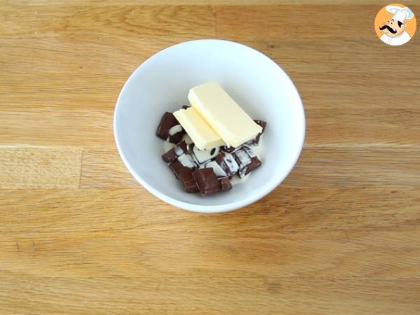 Choklad- och vaniljtårta med chokladfyllning - Beredning steg 1
