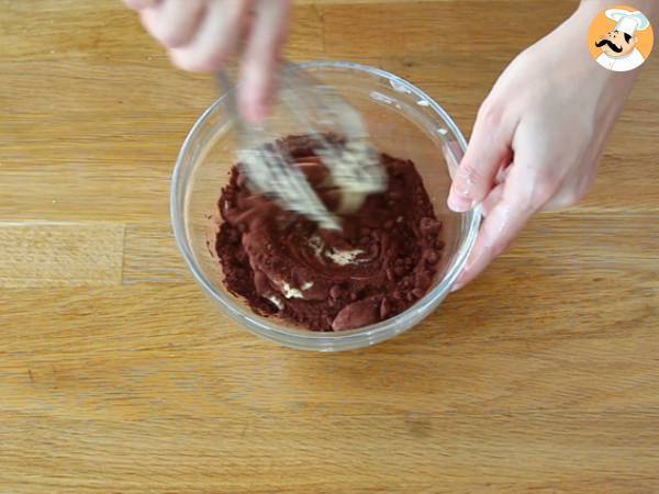 Choklad- och vaniljtårta med chokladfyllning - Beredning steg 4