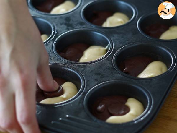 Choklad- och vaniljtårta med chokladfyllning - Beredning steg 6