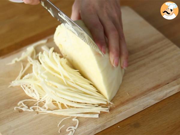 Krispig kålsallad på japanskt vis - Beredning steg 1