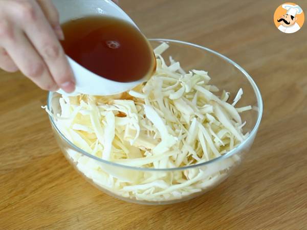 Krispig kålsallad på japanskt vis - Beredning steg 2