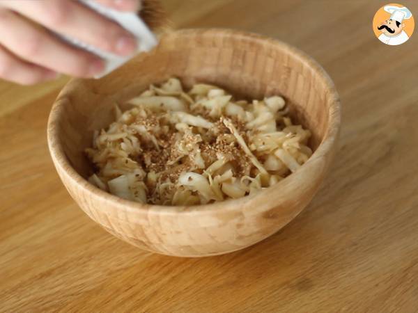 Krispig kålsallad på japanskt vis - Beredning steg 4