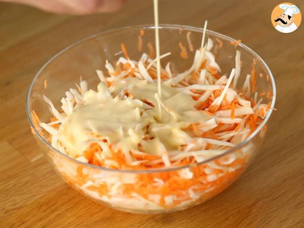 Amerikansk coleslaw (kål- och morotssallad) - Beredning steg 4