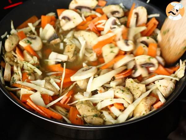 Chow mein (chao men), kinesiska nudlar med kyckling och grönsaker - Beredning steg 3