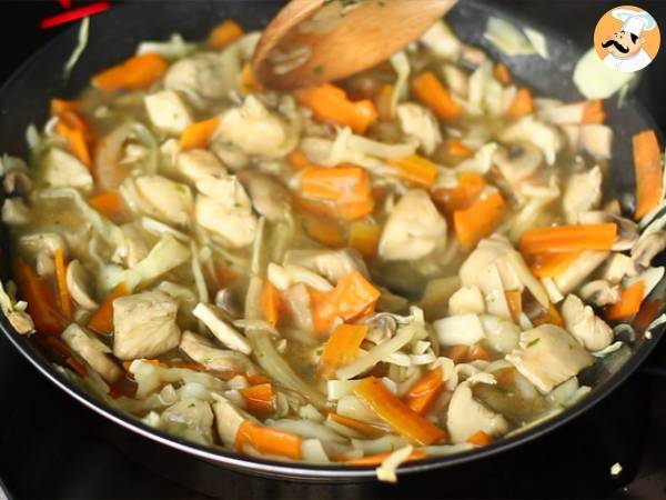 Chow mein (chao men), kinesiska nudlar med kyckling och grönsaker - Beredning steg 5