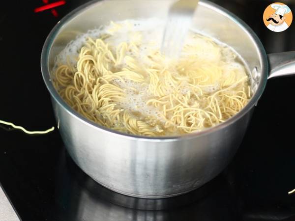 Chow mein (chao men), kinesiska nudlar med kyckling och grönsaker - Beredning steg 6